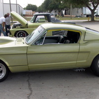 Candy-paint-job-on-a-1965-Ford-Mustang