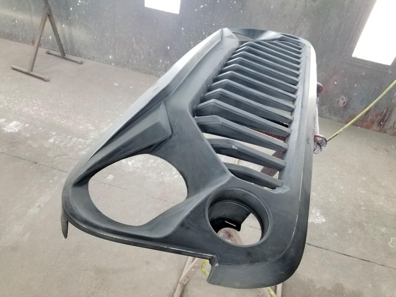 11_Jeep_Wrangler_grill_ready_for_paint.jpg